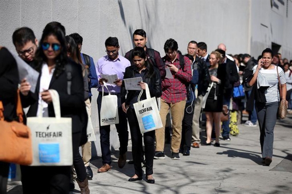 Việc đóng cửa trở lại có thể khiến tình trạng thất nghiệp tại California trầm trọng hơn (Nguồn: Reuters)
