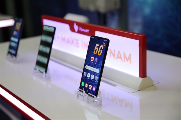 Điện thoại thông minh Vsmart Aris 5G của Vingroup đã thu hút sự chú ý của giới công nghệ trên toàn cầu.
