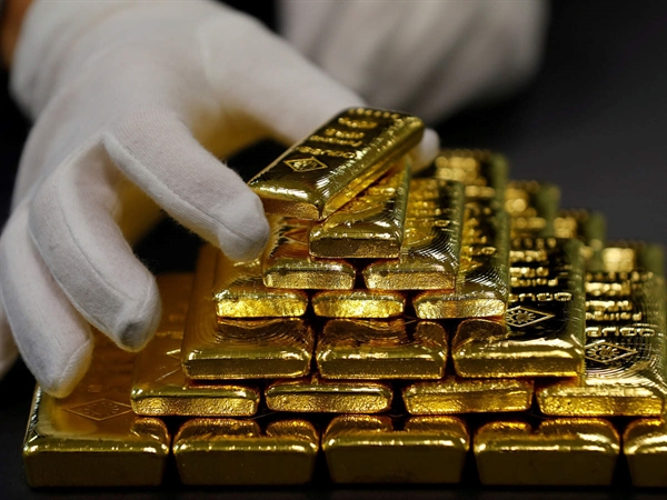 Mặc dù vàng là một trong những hình thức tiền tệ sớm nhất của thế giới, nhưng hiện nay có nhiều cách để giữ kim loại quý cho mục đích đầu tư. Ảnh: The Economistime