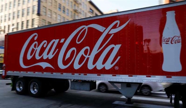 Doanh số của Coca-Cola đã chạm đáy với mức giảm 25% vào tháng 4. Ảnh: Reuters.