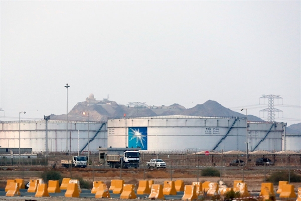 Bể chứa tại một nhà máy do Aramco vận hành ở Jeddah, Ả Rập Saudi. Chính phủ Ả Rập Saudi bắt đầu bán cổ phần trong công ty vào đầu tháng 12 năm ngoái. Nguồn ảnh: The New York Times.