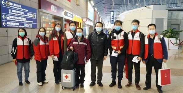 Trung Quốc cử các chuyên gia y tế và thiết bị bệnh viện đến trợ giúp trong trường hợp khẩn cấp do COVID-19 ở Ý. Nguồn ảnh: Reuters. 