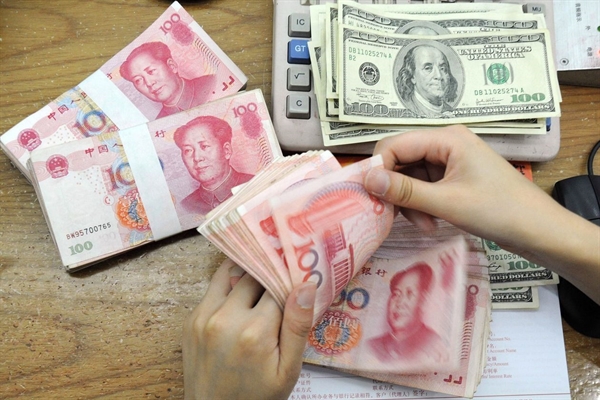 Đồng Nhân dân tệ của Trung Quốc đang muốn vươn lên soán ngôi đồng USD. Nguồn ảnh: The Wall Street Journal.