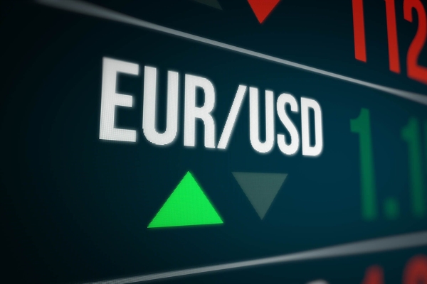 Đơn vị tiền tệ của châu Âu cao hơn so với hầu hết các nền kinh tế lớn và vẫn được báo giá trên 1,18 so với đồng bạc xanh mặc dù sự tăng giá của EUR / USD đã được khắc phục sau cuộc khảo sát IFO vào tháng 8. Nguồn ảnh: Pound Sterling Live.
