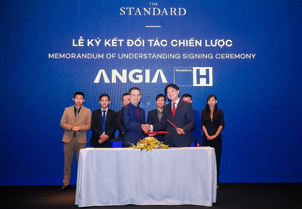 Đại diện An Gia và Hoosiers ký kết hợp tác chiến lược thương hiệu The Standard.