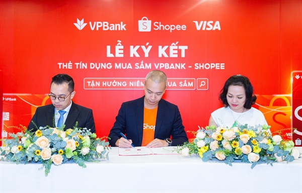 Sự hợp tác này được thực hiện với mục đích nhanh chóng nắm bắt xu hướng phát triển được dự đoán sẽ tiếp tục tăng trưởng của thị trường thương mại điện tử Việt Nam.
