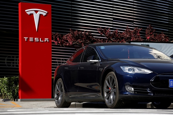 Bất chấp xu hướng đi xuống trong ngành công nghiệp ô tô năm 2020 và tác động của đại dịch, Tesla vẫn giữ doanh thu ổn định và các quý đều có lãi. Nguồn ảnh: Reuters.