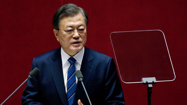 Tổng thống Hàn Quốc Moon Jae-in phát biểu tại Quốc hội ở Seoul. Ảnh: Reuters.