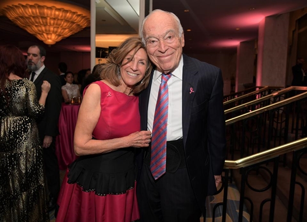 Vợ chồng tỉ phú Leonard Lauder và Judith Glickman Lauder. Ảnh: Getty Images. 