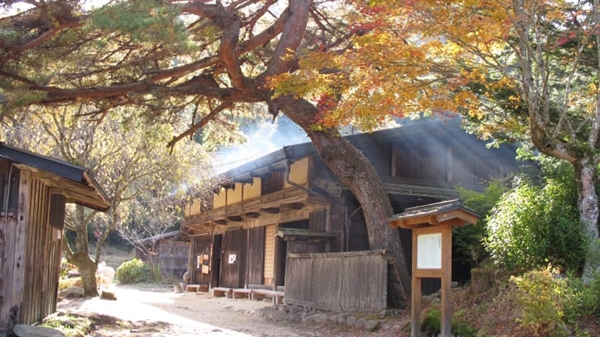 Một quán trà cổ trên đường Nakasendo, một tuyến đường lịch sử được gọi là “con đường xuyên núi”, nối Kyoto với Tokyo. Ảnh: Walk Japan.