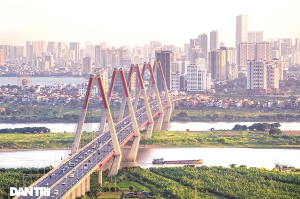 Cầu Nhật Tân nối quận Tây Hồ với huyện Đông Anh, nơi xây dựng thành phố thông minh với vốn đầu tư hơn 4 tỉ USD