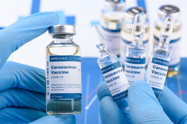 Nếu Pfizer nhận được sự cho phép khẩn cấp của FDA, hàng triệu người sẽ bắt đầu tiêm chủng vaccine trước cuối năm nay. Ảnh: USC News.