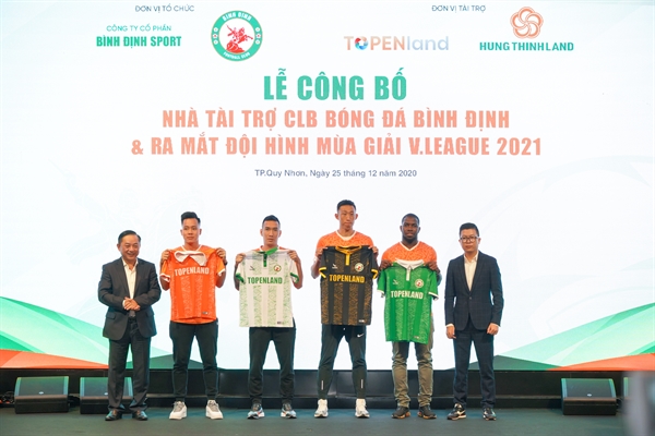CLB bóng đá Topenland Bình Định ra mắt áo đấu mới 
