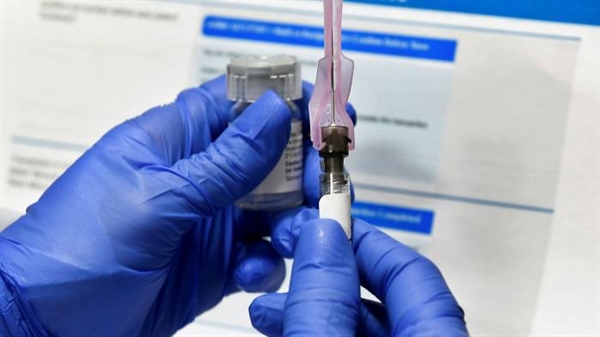 Ủy ban Châu Âu đã mua thêm 80 triệu liều vaccine Moderna, tăng đơn đặt hàng từ công ty lên 160 triệu liều. Ảnh: AP.