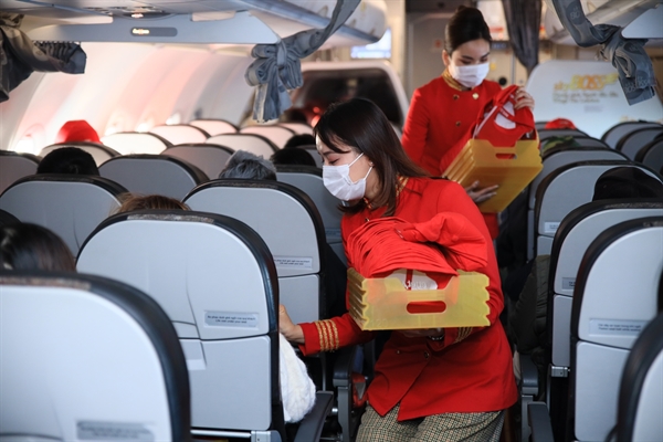 Khoi dau nam moi, “Bay chat” phoi phoi tren chuyen bay may man cung Vietjet