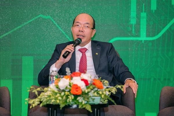 Ông Trịnh Văn Tuấn – Chủ tịch HĐQT OCB trả lời câu hỏi từ các nhà đầu tư tại hội thảo.