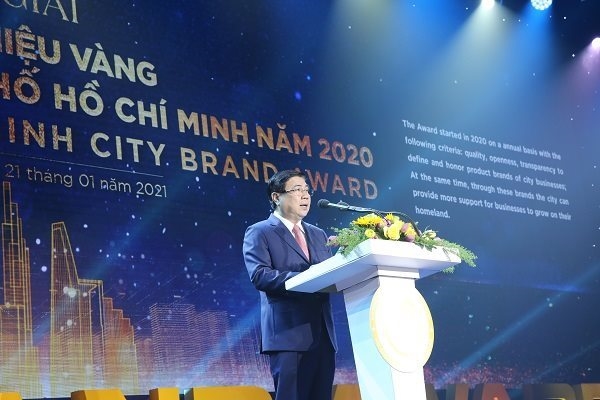Chủ tịch UBND TP. HCM Nguyễn Thành Phong phát biểu tại lễ trao giải thưởng Thương hiệu Vàng TP. HCM diễn ra ngày 21-1. Ảnh: Thành Hoa.