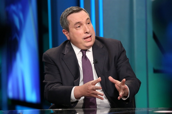 Ông Julian Emanuel, Giám đốc chiến lược vốn chủ sở hữu và phái sinh tại BTIG. Ảnh: CNBC. 