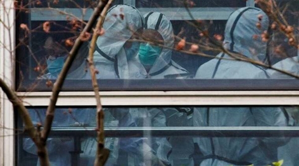 Các thành viên của WHO được giao nhiệm vụ điều tra nguồn gốc của COVID-19 tại Trung tâm Phòng chống và Kiểm soát Dịch bệnh Động vật Hồ Bắc ở Vũ Hán, Trung Quốc ngày 2.2.2021. Ảnh: Reuters.