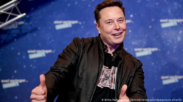 Tỉ phú Elon Musk, nhà đầu tư nổi tiếng nhất của Bitcoin. Ảnh: Deutsche Welle.
