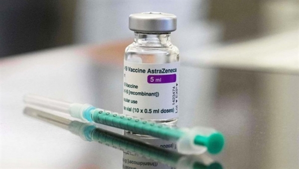 Lô vaccine ngừa COVID-19 AstraZeneca sẽ về Việt Nam vào cuối tháng 2. Ảnh: AFP.