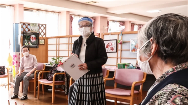 Một số nhân viên y tế đang tự cách ly vì sợ COVID-19 tại trung tâm chăm sóc điều dưỡng Kotoen. Ảnh: Nikkei Asian Review.