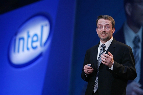 Động thái của Giám đốc điều hành Pat Gelsinger nhằm khôi phục danh tiếng của Intel sau khi sự chậm trễ trong sản xuất khiến cổ phiếu sụt giảm vào năm ngoái. Ảnh: TL.