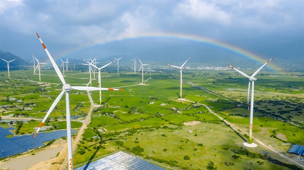 Japan’s Hitachi purchases 35% stake in Trung Nam Group's wind farm