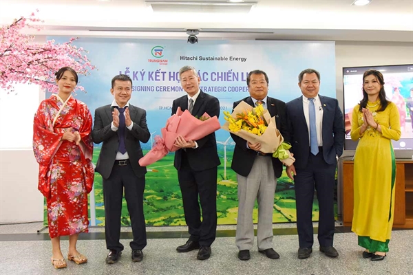 Trung Nam Wind Power Joint Stock Company and Hitachi SE sign a strategic cooperation agreement in HCM City. (Photo: courtesy of Trung Nam Group)