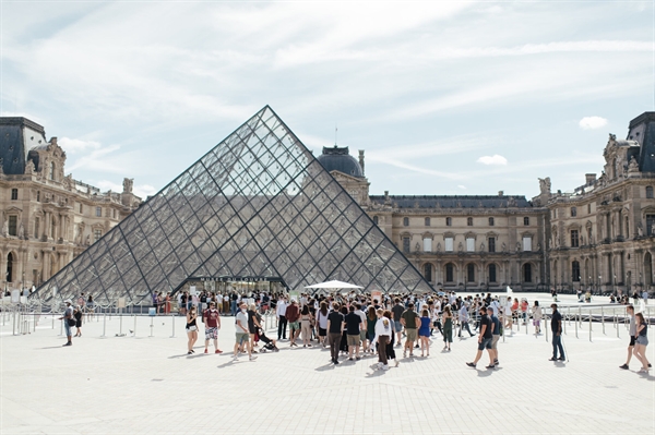 Không lâu nữa, khách du lịch Mỹ có thể đến thăm Paris. Ảnh: The New York Times.