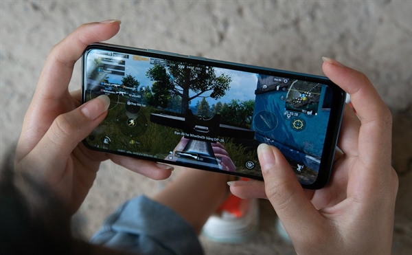 Realme 8 Pro tích hợp trong một hệ sinh thái mạnh mẽ cho giải trí, chơi game và đa nhiệm. Ảnh: Tinhte.
