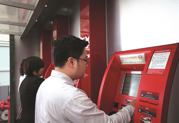Mừng và lo sóng chứng khoán Trong xu hướng tăng chung, nhiều nhà đầu tư cũng dễ dàng nếm trái đắng khi chọn sai cổ phiếu. Ảnh
