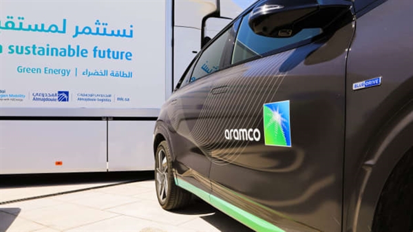 Xe chạy bằng hydrogen được trưng bày tại Trung tâm Công nghệ mới tại Dhahran, Saudi Arabia ngày 27.6.2021. Ảnh: Bloomberg.