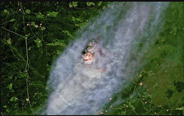 Các khu vực bị phá hủy bởi một trận cháy rừng ở Lytton, British Columbia ngày 1. Ảnh: AP.