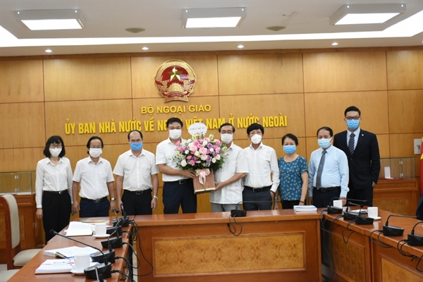 Hội Liên lạc với người Việt Nam ở nước ngoài chúc mừng Thứ trưởng Phạm Quang Hiệu được giao trọng trách đảm nhiệm Chủ nhiệm Ủy ban Nhà nước về người Việt Nam ở nước ngoài.