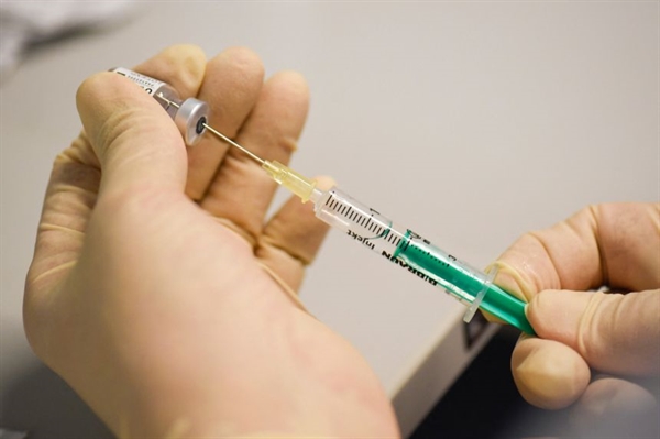 Nhiều quốc gia thiếu cơ sở hạ tầng dây chuyền lạnh hoặc nhân viên y tế cần thiết để quản lý các vaccine sẵn có. Ảnh: AFP.