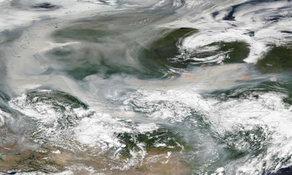 Một hình ảnh do NASA công bố cho thấy khói từ hàng trăm đám cháy rừng bao trùm hầu hết nước Nga vào ngày 6/8. Ảnh: AFP.