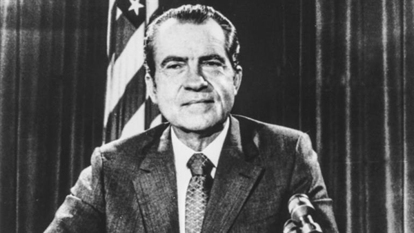 Tổng thống Mỹ Richard Nixon vào ngày 15/8/1971 nói với người Mỹ trên truyền hình rằng ông đang đưa Mỹ ra khỏi tiêu chuẩn vàng. Ảnh: AP.