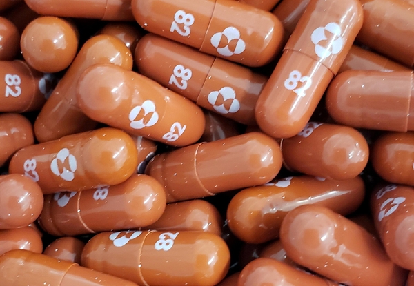  Tập đoàn Merck đã xin FDA cấp phép sử dụng khẩn cấp thuốc uống chống COVID-19 molnupiravir. Ảnh: Reuters.