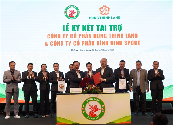 Sự kiện tài trợ cho CLB bóng đá TopenLand Bình Định hồi cuối tháng 12/2020. Ảnh: Hưng Thịnh Land