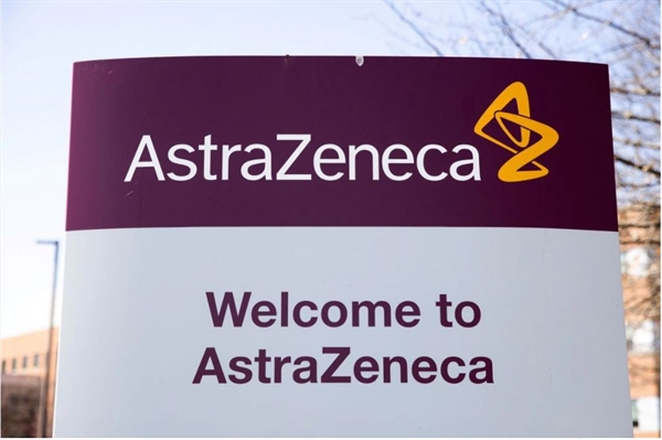 Logo của AstraZeneca bên ngoài trụ sở chính ở Wilmington, Delaware, Mỹ. Ảnh: Reuters.