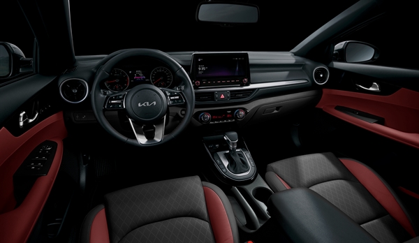 Bên cạnh diện mạo thay đổi toàn diện, nội thất trên Kia K3 mới cũng được bổ sung hàng loạt công nghệ hàng đầu phân khúc