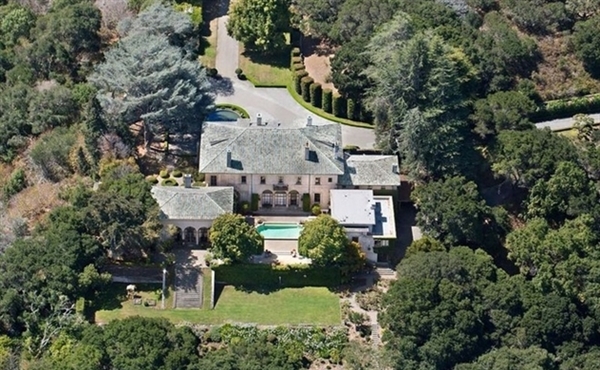 Đây là ngôi nhà cuối cùng của người giàu nhất thế giới. Hiện ông đang ở một căn nhà thuê ở Texas. Ảnh: Compass.