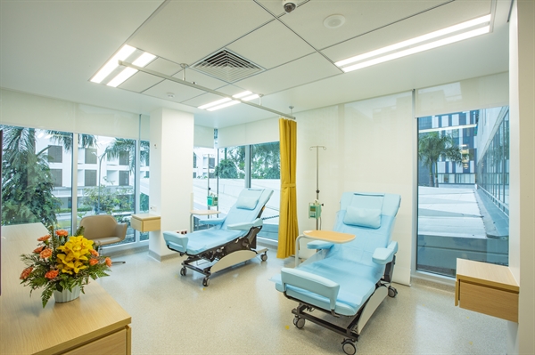 Khu vực hóa trị tại Khoa Ung Bướu được trang bị hiện đại và tiện nghi giúp bệnh nhân thoải mái trong quá trình điều trị
