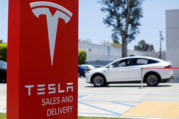 Không giống các hãng xe khác, doanh số của Tesla không chỉ tăng mà còn lập kỷ lục mới bất chấp cuộc khủng hoảng thiếu chíp và những thách thức với chuỗi cung ứng đang ảnh hưởng nặng nề tới cả ngành công nghiệp ôtô. Ảnh: Reuters.