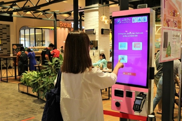 Máy chọn món tự động được triển khai lần đầu từ năm 2020 tại khu vực ẩm thực tự chọn của Siêu thị AEON Tân Phú (HCM)