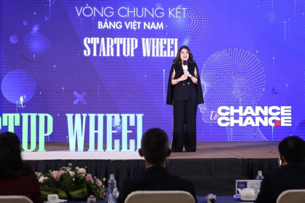 Bà Trương Lý Hoàng Phi - CT HĐQT kiêm CEO IBP phát biểu khai mạc Chung Kết Startup Wheel 2021 - Bảng Việt Nam