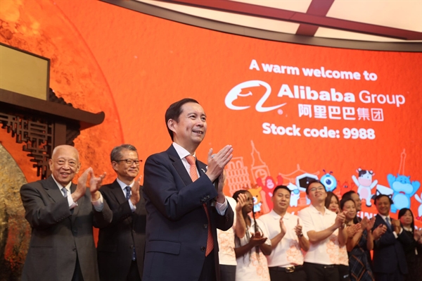 Giám đốc điều hành của Alibaba Daniel Zhang. Một trong những công ty lớn bị chính quyền Bắc Kinh “sờ gáy” vào năm ngoái. Ảnh: Reuters.