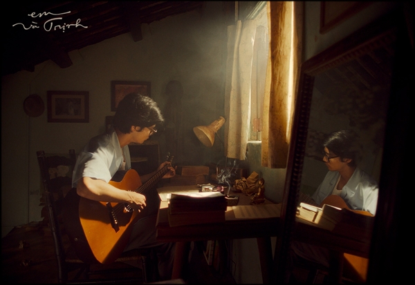 Phim điện ảnh Em và Trịnh kể về cuộc đời của nhạc sĩ Trịnh Công Sơn từ khi còn trẻ đến tuổi trung niên.