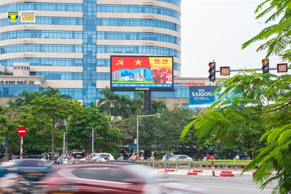 Quảng cáo màn hình Led ngoài trời vừa sống động, thu hút sự chú ý, vừa bền bỉ, giúp doanh nghiệp tiết kiệm chi phí. Nguồn: Goldsun Media Group